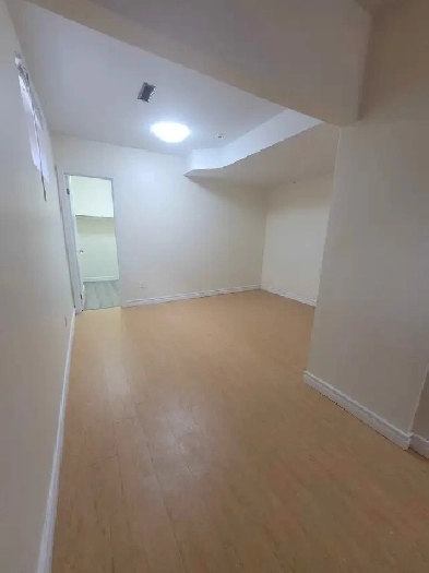 Walkout Studio Basement for Rent Kennedy/Sheppard Image# 2