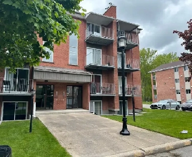 LAPRAIRIE, beau 4 1/2 style condo  pres services et transport Image# 7