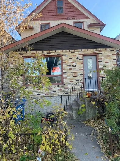 large 4 Bedroom F/S ,W/D ,2Baths Image# 3