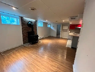 Beau 4½ s-s bungalow inclus électricité/chauffage Image# 6