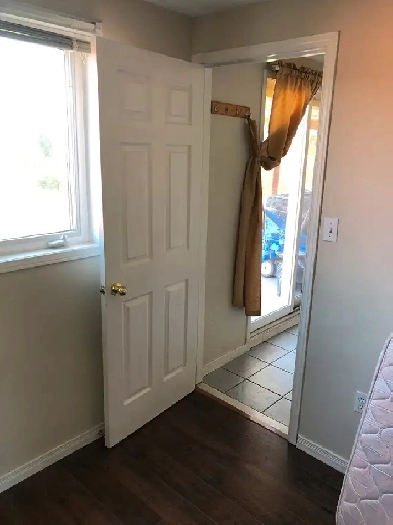 2-bdrm w/o basement apartment with new kitchen Image# 6