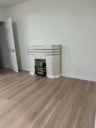 Robson & Denman Suite for Rent Image# 4