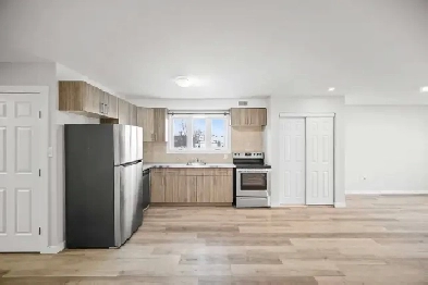 Modern 2 Bedroom Townhouse! Move in Ready! Image# 7