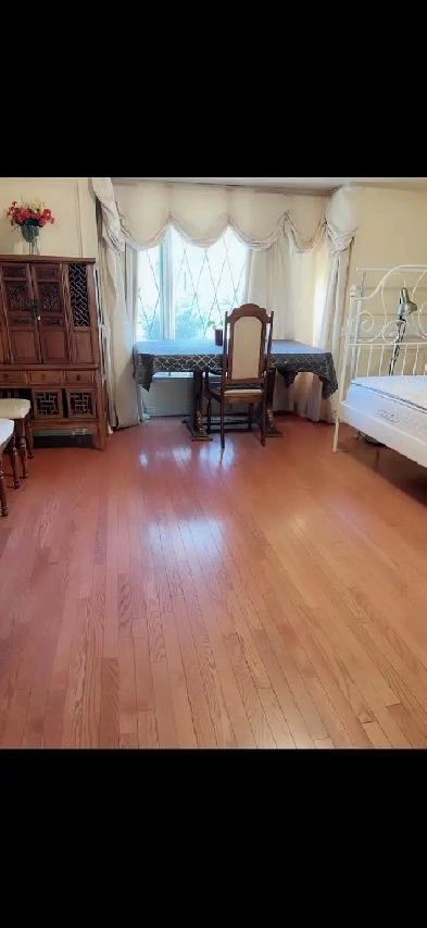 Large beautiful furnished rooms to rent bayview and steeles Image# 2