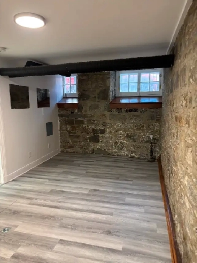 Beau grand 1 1/2, Vieux-Québec, sous-sol, Libre Image# 2