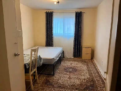 MASTER BEDROOM WITH PRIVATE WASHROOM BATHURST/ STEELES NEAR BUS Image# 1