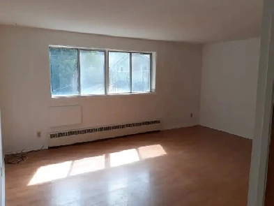 Downtown 2 bedroom close to Queens. Heat, water, parking Includ. Image# 5