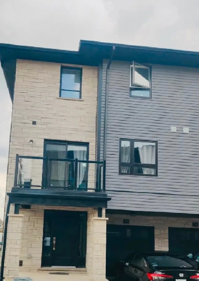 3 Bedroom 3 Bathrooms Townhouse in Cambridge for Rent Image# 1