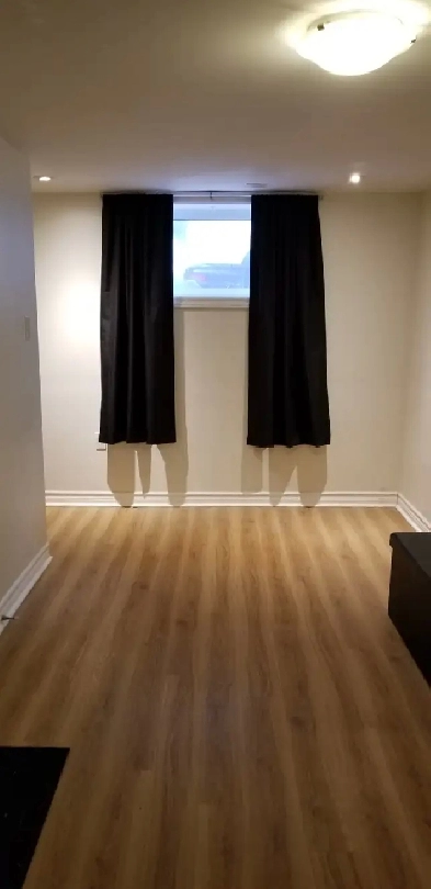 Barrie South West - Bright 1 bedrm Basement Apt Image# 1