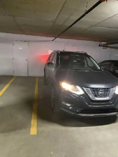 Parking à louer / Parking for rent Image# 2