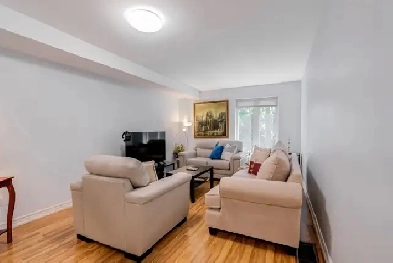 Townhouse at the heart of Mississauga Image# 1