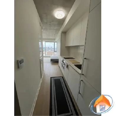 Studio (1 and 1/2 ) in the heart of Montreal/Studio à Montréal Image# 1