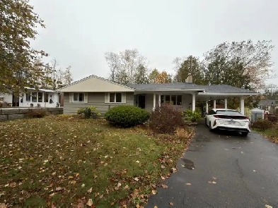 25 Simcoe Ct, 5bedroom whole house (3bath 1kt)South, near UNB Image# 1