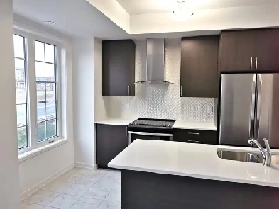 Beautiful and affordable townhome for rent in Newmarket Image# 1
