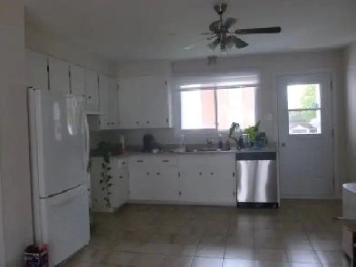 BEAU 4 1/2 au 185 ST-URBAIN, 6 logis à GRANBY Image# 2