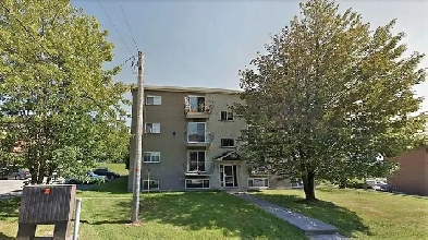 4½ à 995$, eau chaude et chauffage inclus, Sherbrooke Est Image# 1