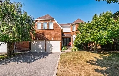 Spacious 4 Bed, 3.5 Bath Family Home in Prime Markham Village Image# 5