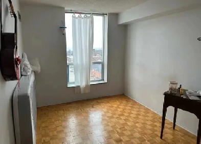 1 Room in 2 Bedroom Condo humber laleshore Image# 1