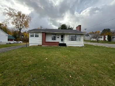 416 Montgomery St, 3bedroom whole house(2bath 2LR 1kt)Southside Image# 4