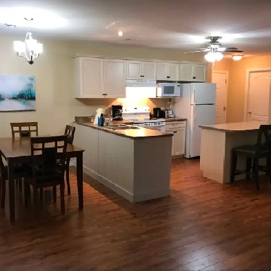 Ground floor Quiet 2bedroom apt with washer dryer  for Jan 1st Image# 3