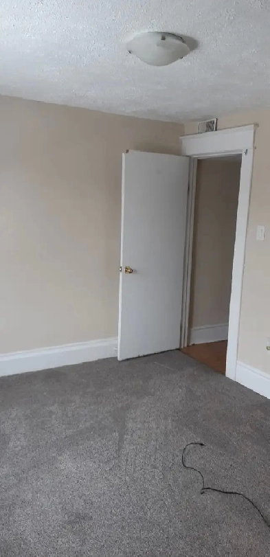 3 Bed   loft and 1 bath house for rent Image# 1