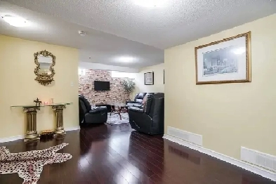 Gorgeous 2 bedroom basement apartment in Churchill Meadows! Image# 1