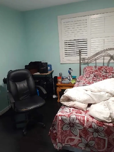 Room available for rent in four bedroom house Image# 3