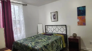 Chambre meublée bain privé– Berri-UQAM_room with private bath Image# 1