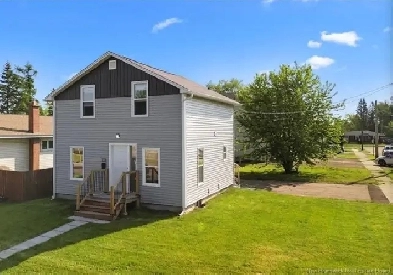 Renovated, bright/welcoming 3-bed/1.5 bathroom, fully detached Image# 1