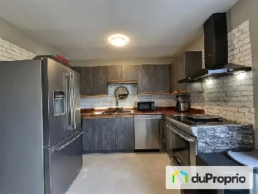 À louer / A vendre / type townhouse Image# 24