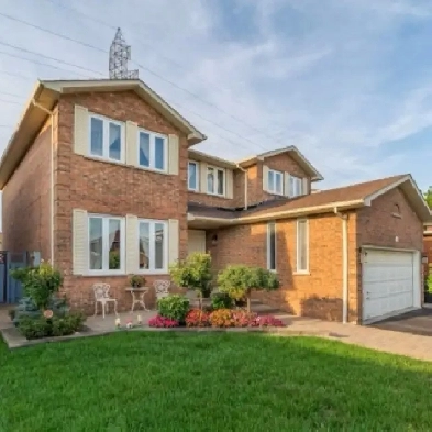 Room for Rent Brampton - Steeles and McLaughlin (female only)