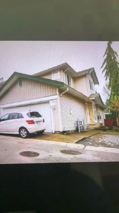 5-Bed 3.5-Bath Townhouse For Rent Image# 3