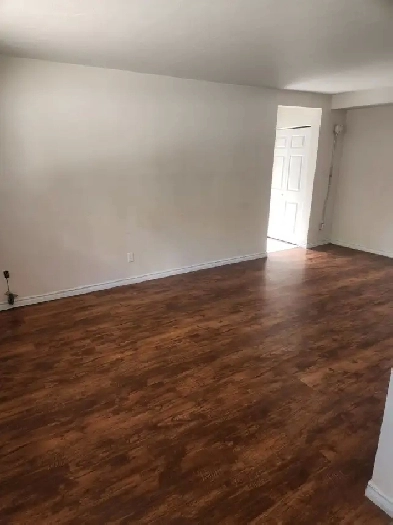 Large 1bdrm APT- BRIGHT/SPACIOUS/SELF CONTAINED AVAIL Dec 1 Image# 1