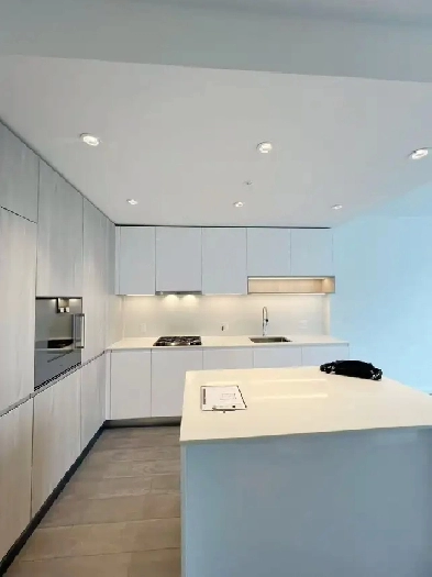 Richmond Centre – Luxury 1 Bedroom with AC, Parking & Locker Image# 5