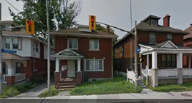 Two-bedroom Apartment Close to Downtown and University for Rent Image# 1