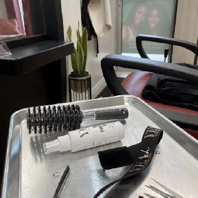 Salon Chair/Space for Rent – Perfect for Hairstylist, Barber. Image# 3