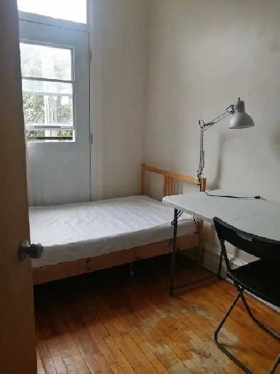 Non smoker Boy Student room beside metro frontenac available now Image# 1