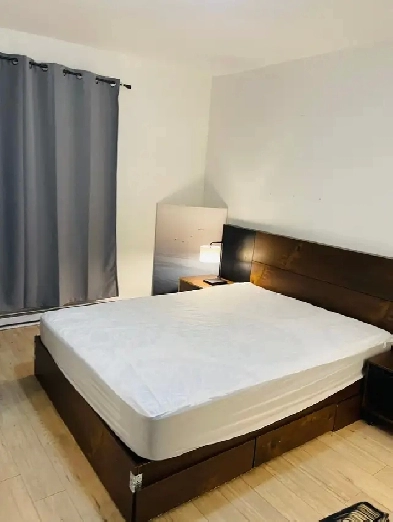 Move-In Ready Bright Furnished Room–Ville-Marie/Downtown–$850 MO Image# 1