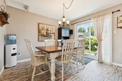 Une maison à paliers clé en main! Libre rapide Image# 1