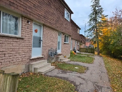 3 BEDROOM TOWNHOUSE IN JARVIS, ON  $1625/month   utilities Image# 2