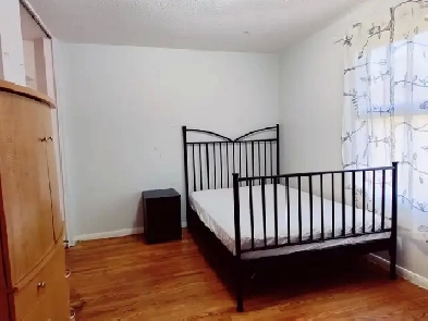 All inclusive private large bedroom near Carleton & Algonquin Image# 6