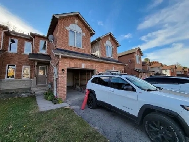 Bright 3 Bedroom, 2.5 Bath Townhouse, Southwest Barrie Image# 1