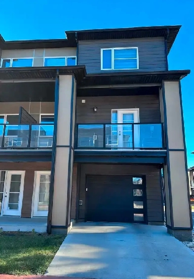 Subletting of a side unit townhouse in South Pointe,  Winnipeg Image# 1