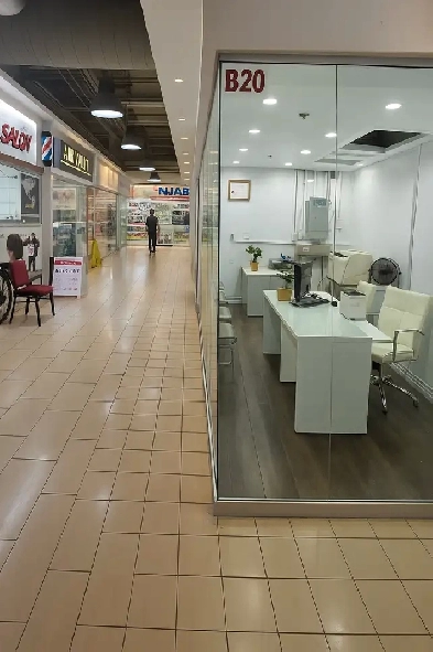 Furnished office space for lease heavy walk in foot traffic Image# 1