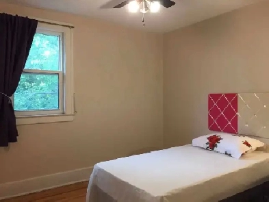 Room near the University of Windsor Image# 1