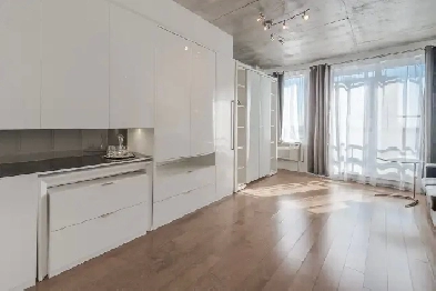 Fully Furnished Griffintown Studio – Ideal for Short/Long Term Image# 1