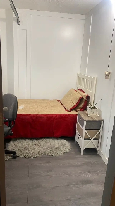 kelowna room for rent $800 incls utilities and internet Image# 1