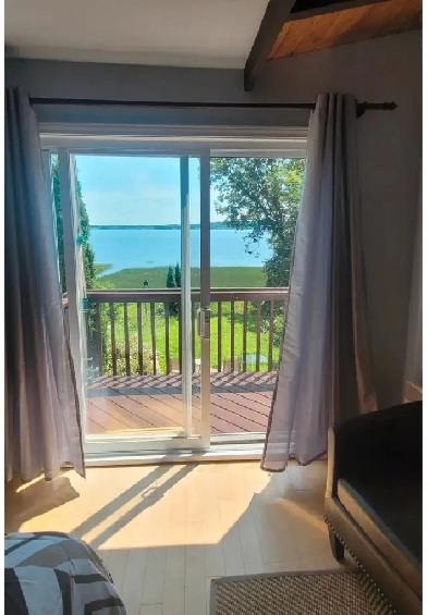 Waterfront Furnished 4-Season Cottage 40 min from Ottawa Image# 3