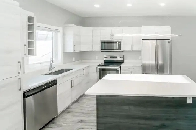 Spacious 3 Bedroom Townhouse! Available December 1st! Image# 1