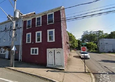 4 Douglas St - Newly Renovated Bachelor North Image# 6